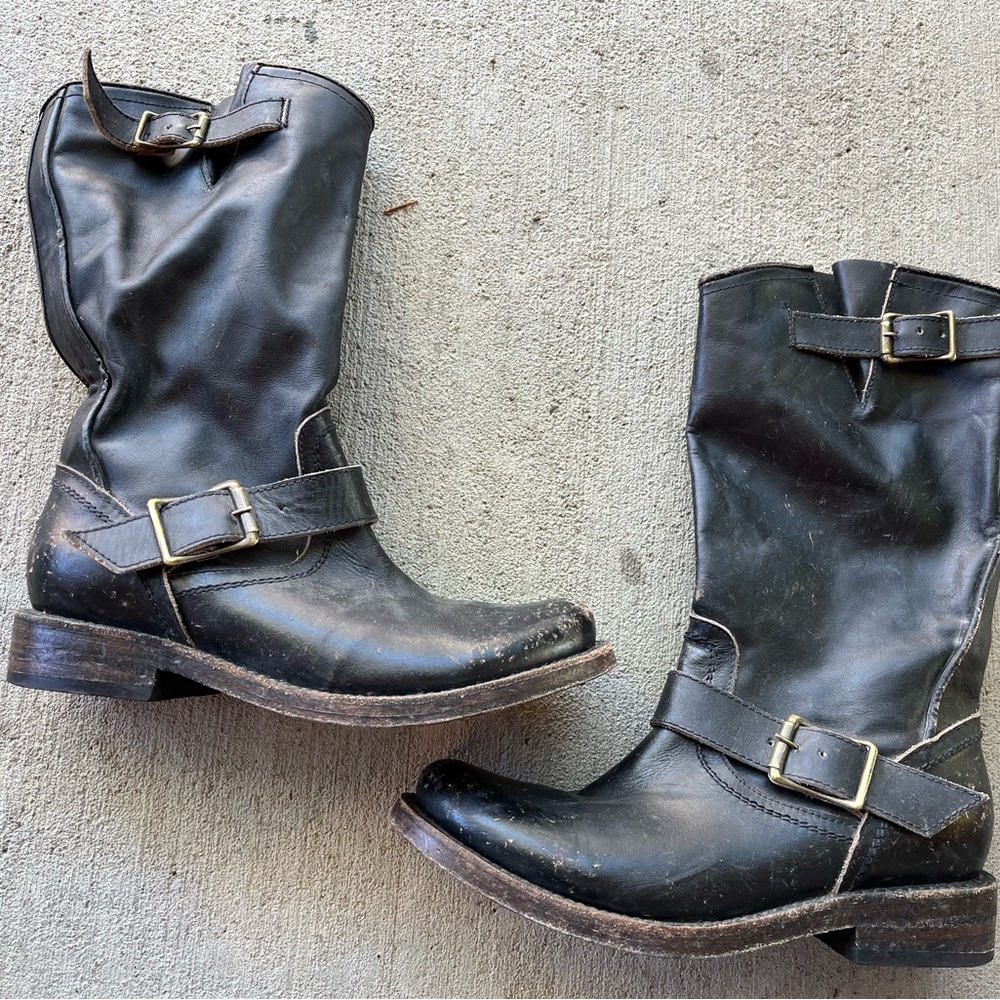 FREEBIRD BY STEVEN CROSBY Black boot US 8M LEATHER BIKER MOTO BUCKLED BOOTS.